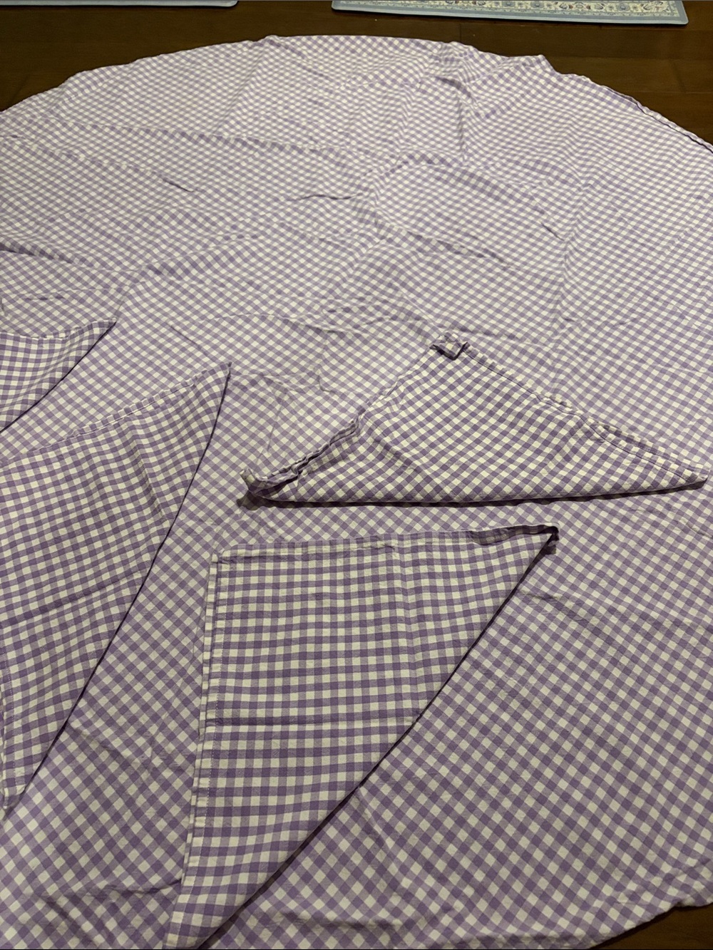 Soft Purple/white Gingham 63 in round fabric table cloth w/4 napkins